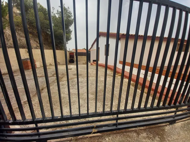 Se alquila nave — 16