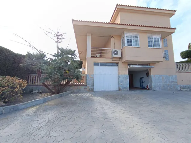 CHALET INDEPENDIENTE CON PISCINA, ZONA DEPORTIVA Y VISTAS PA - foto 3