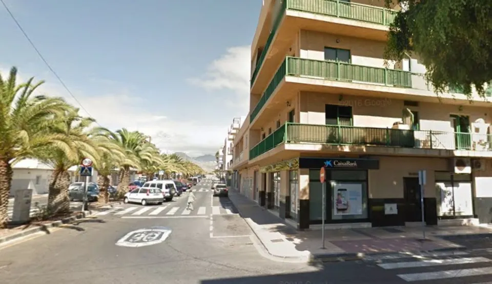 Villa Isabel piso de tres habitaciones , dos baños , garaje y trastero