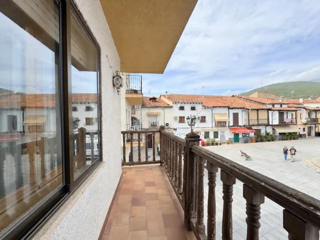CASA EN LA EMBLEMATICA PLAZA DEL CASTILLO DE CANDELEDA — 7