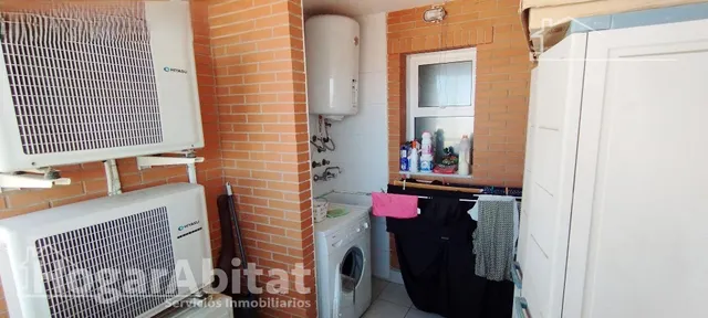Amplio, moderno y reformado en residencial con terraza, piscina y garaje, todo amueblado — 17