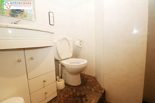 CASA INDEPENDIENTE CON LOCAL — 21