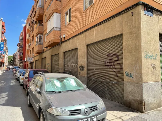 LOCAL COMERCIAL 363M2 CON PLAZA DE GARAJE JUNTO A RENFE — 3
