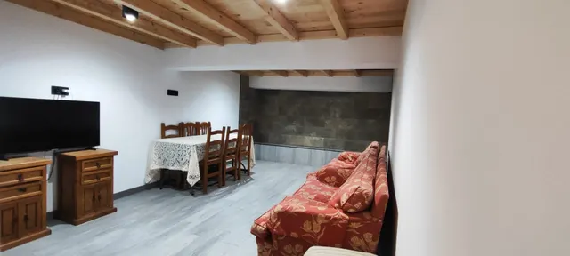 CASA PARA REFORMAR CON CUADRA, PAJAR Y DOS GARAJES EN TORRELAVEGA.- — 9