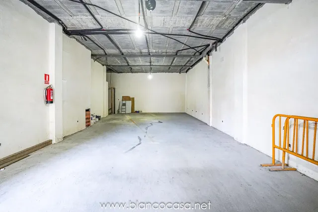 Alquiler de  Local con Sótano en Calle Tarragona, Carballo por Sólo 390 €/Mes! — 9