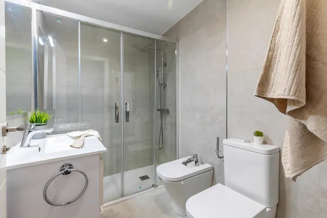 Amplitud, diseño y comodidad junto a La Vaguada – Calle Julio Palacios, Madrid — 41