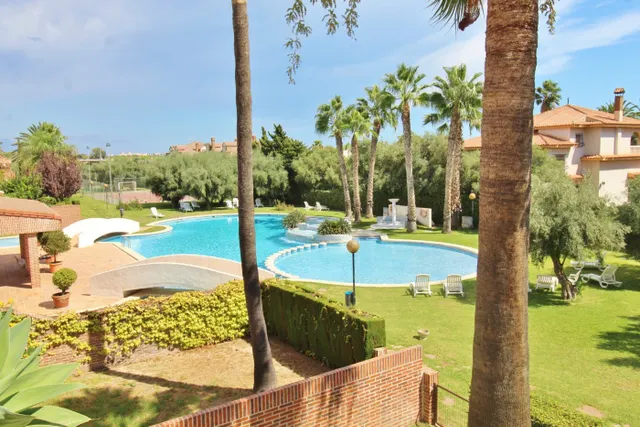 Exclusivo adosado en vistahermosa, Alicante — 439 m2 y dos grandes terrazas — 26