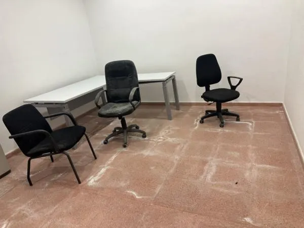 Centro de trabajo, local comercial — 24