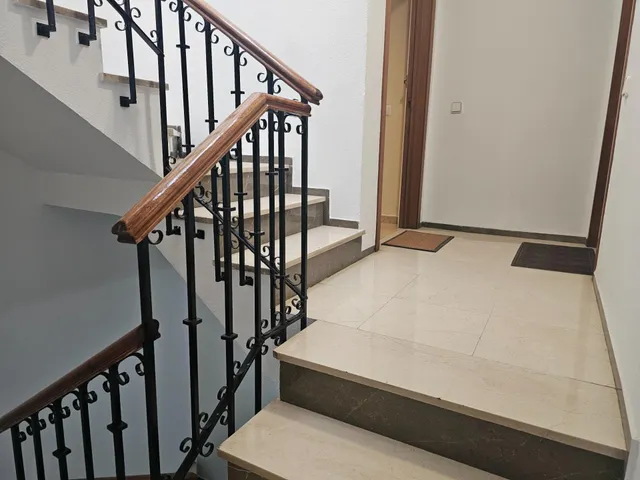 Piso de 4 dormitorios con plaza de garaje en San Basilio, con terraza de 20 m2 anexa al trastero en la cubierta. — 14