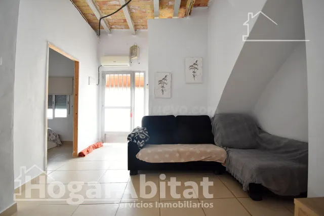 CASA ACOGEDORA Y SEMIREFORMADA CON PATIO — 4
