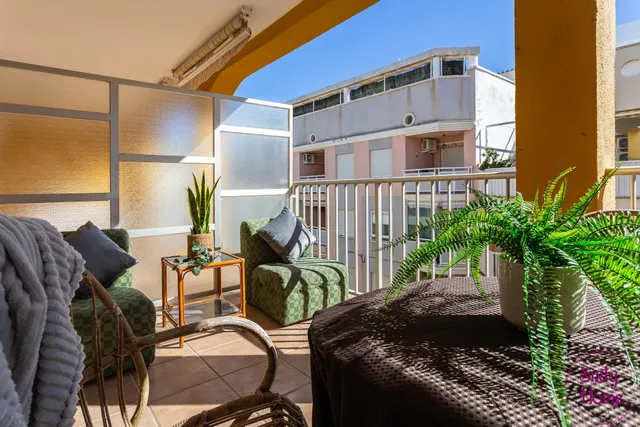 Vivienda SIN ASCENSOR de cuatro dormitorios en segunda línea de playa — 28