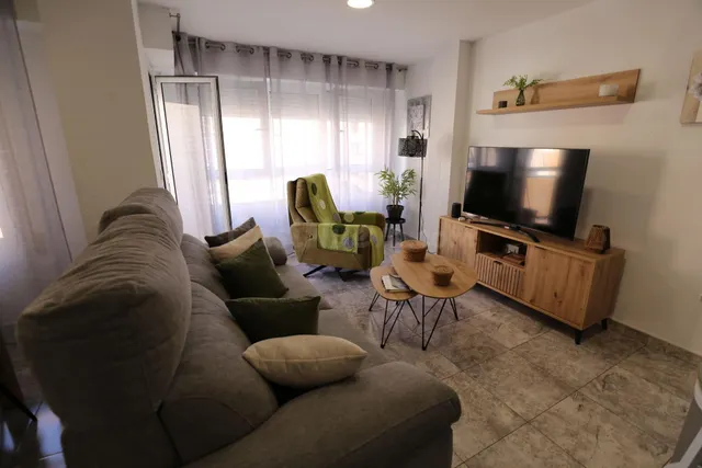 APARTAMENTO RECIENTEMENTE REFORMADO AL LADO DEL MAR !!! - foto 3
