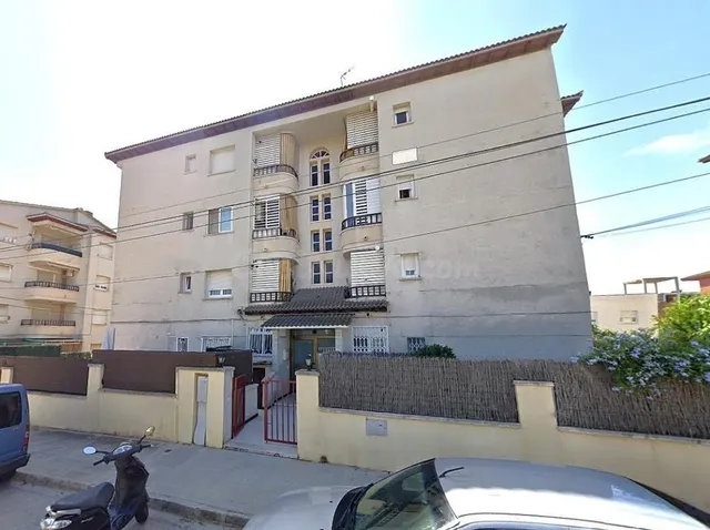 Piso en Cunit con terraza y jardín para inversión