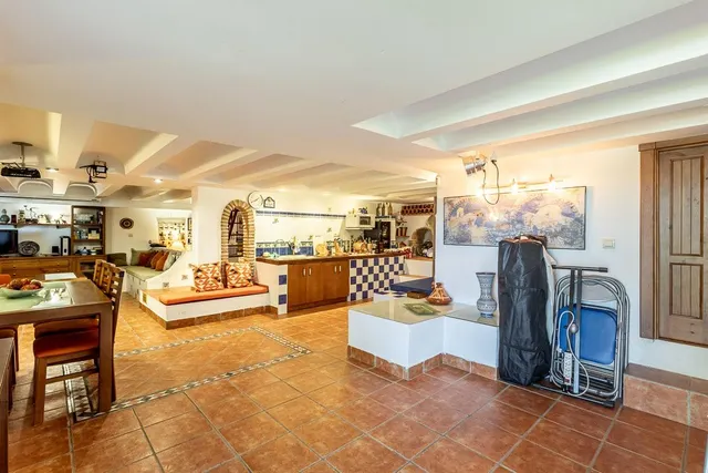 CASA PAREADA EN LA ZUBIA CON PISCINA, ZONA DE BARBACOA Y JARDÍN — 36