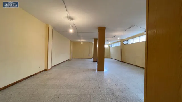 Se alquila local en la zona de Avd. del Ejercito, Guadalajara. — 21