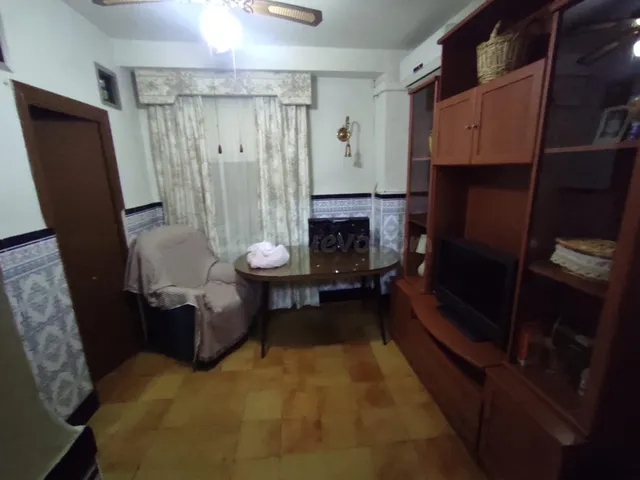 Encantadora Casa Amueblada en Cabra con Amplio Terreno y Fru - foto 2