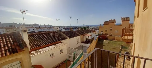 Amplio adosado totalmente reformado con Apartamento independiente. — 17