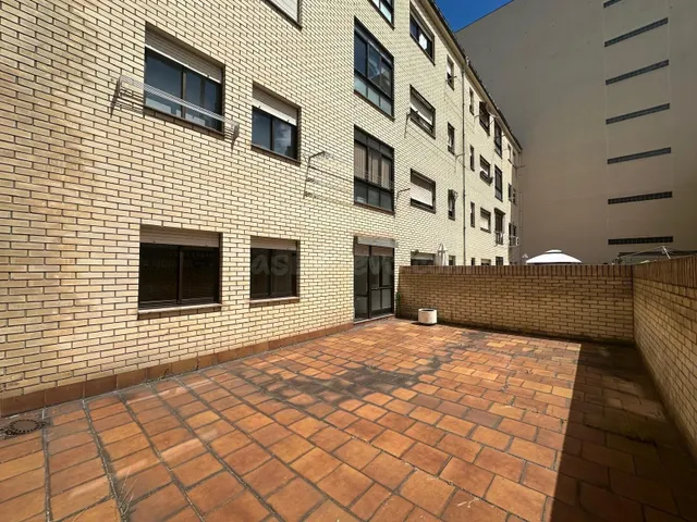 VENTA: Amplio y Luminoso Piso en el Centro de Ponferrada