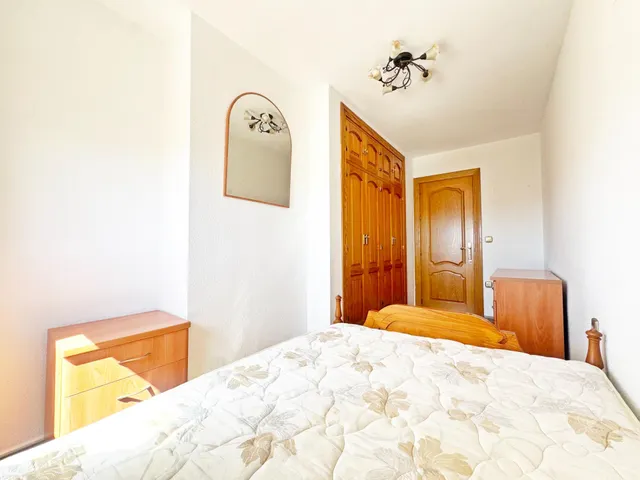 Amplio piso en esquina todo exterior con terraza y vistas al mar junto a Vialia y Avenida de Andalucía. — 37