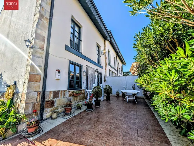 ADOSADO CON MARAVILLOSA ZONA EXTERIOR EN EL CORAZON DE NOJA - foto 2