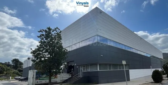 Con muelle de carga y oficinas! - foto 2