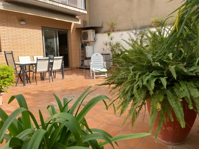 Planta baja con gran patio en el centro de Sant Feliu de LLo