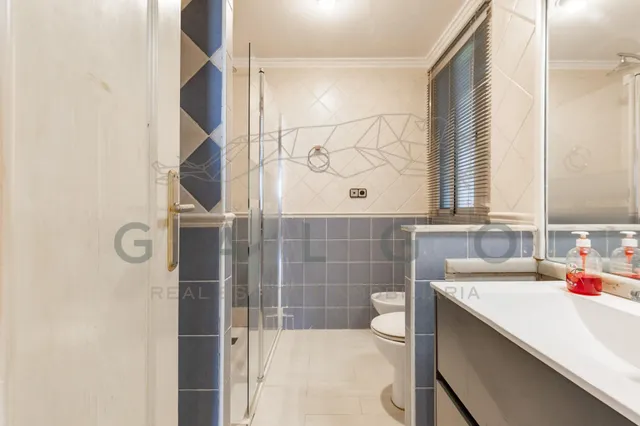 Piso a la venta junto a la plaza del ayuntamiento — 27
