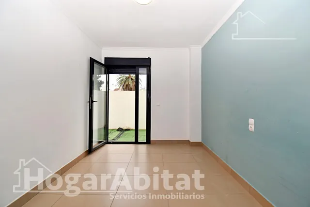 Espacio y libertad al aire libre en esta cómoda planta baja con terraza y patio — 13