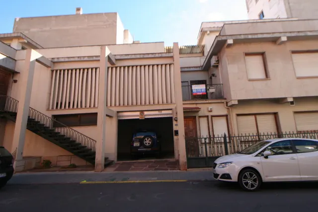 CASA A TRES ESQUINAS SITUADA A ESCASOS METROS DE LA IGLESIA DE LA ASUNCION. — 39