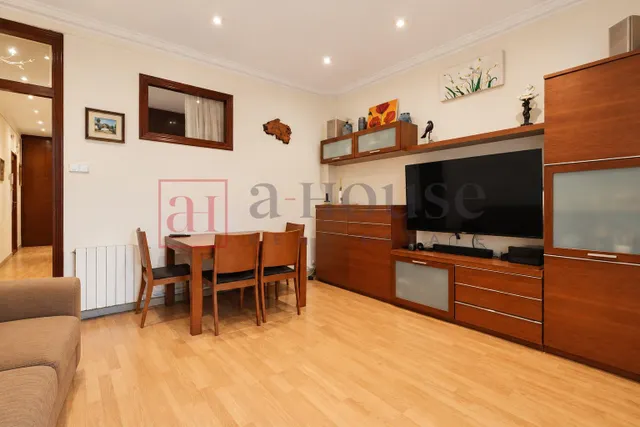 Piso listo para entrar a vivir con balcón y doble orientación en el poblenou — 4