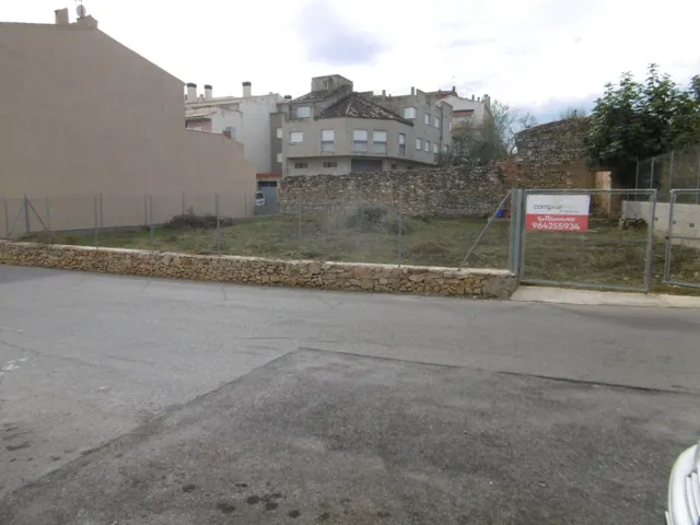 PARCELA URBANA CON CASA DE PIEDRA PARA REHABILITAR — 18
