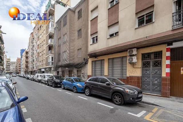 LOCAL COMERCIAL EN ARABIAL JUNTO HIPERCOR — 13