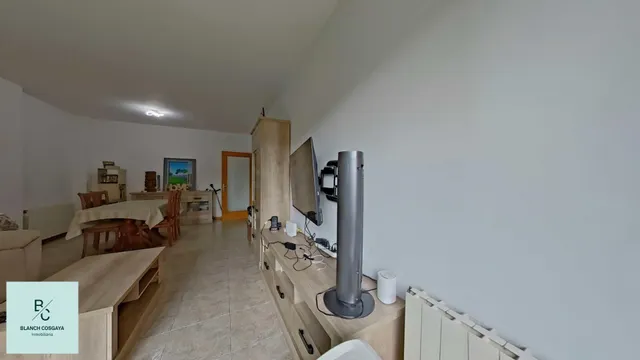 Seminuevo con terraza, piscina, parking y trastero — 7