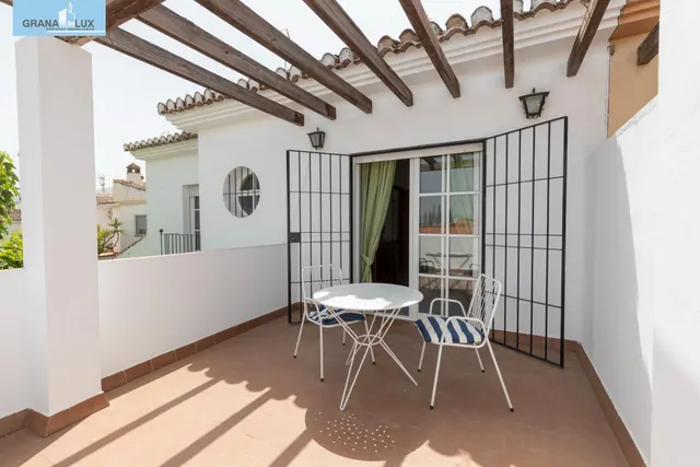 Chalet pareado con piscina, jardín y bonitas vistas a Granada en La Zubia — 31
