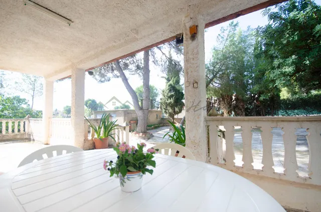 Ref. 04405.- EXCLUSIVA.- Chalet independiente con piscina en Urb. Camp Llíria. — 36