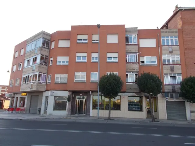 LOCAL COMERCIAL EN AVENIDA ANTIBIOTICOS
