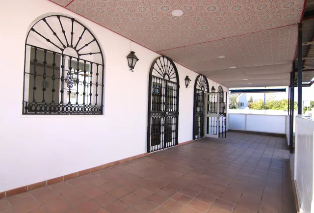 ¡OPORTUNIDAD EN COÍN! LOCAL COMERCIAL CON GRANDES POSIBILIDADES — 4