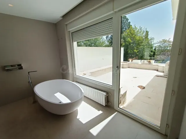 Espectacular chalet independiente con piscina - foto 3