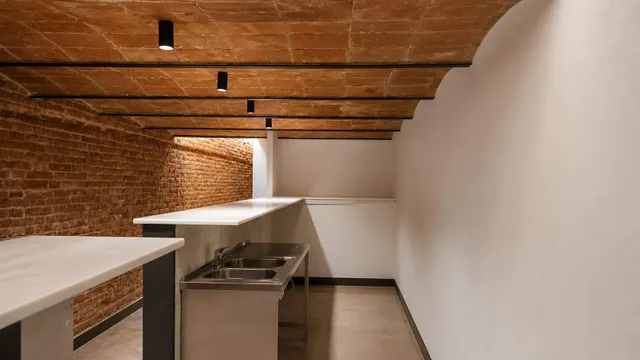 Restaurante con licencia c3 en traspaso en l´eixample esquerra — 9