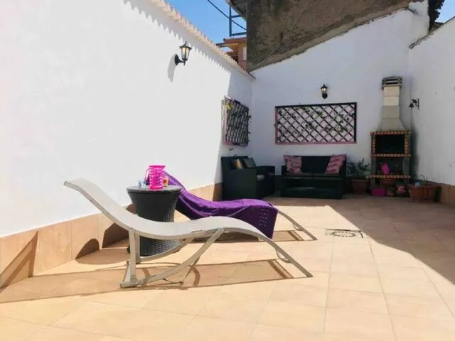 SE VENDE CASA DE DOS PLANTAS EN VALENCIA DE DON JUAN, COCINA, SALÓN, 3 HAB., BAÑO, ASEO Y PATIO. — 10