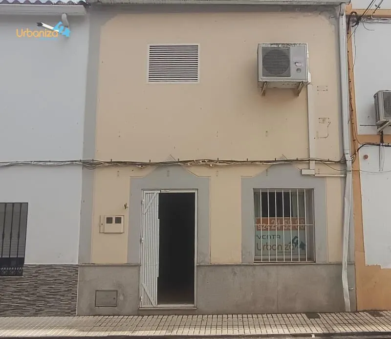 SE VENDE CASA ACONDICIONADA COMO TIENDA.