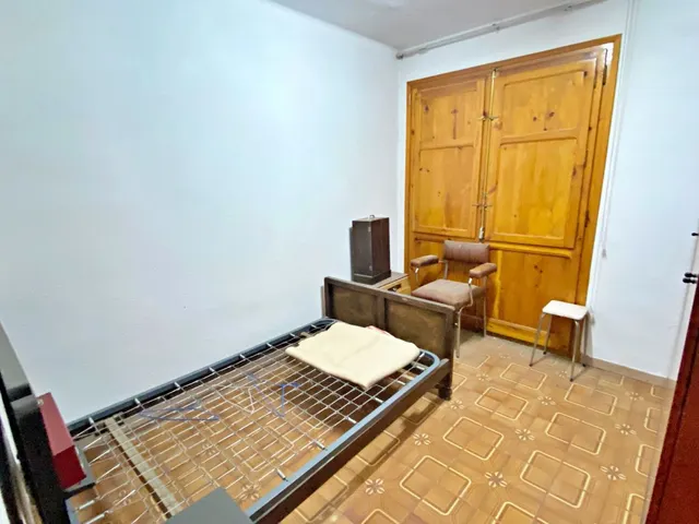 Piso de 4 habitaciones con ascensor en la calle Sant Blai, cerca de la universidad — 21