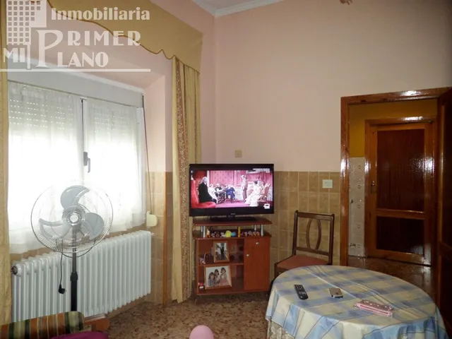 VIVIENDA EN UNA DE LAS PRINCIPALES CALLES DE TOMELLOSO — 8