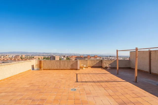 Exclusivo atico en residencial gran parque  en venta de 4 dormitorios en el barrio albayda — 2