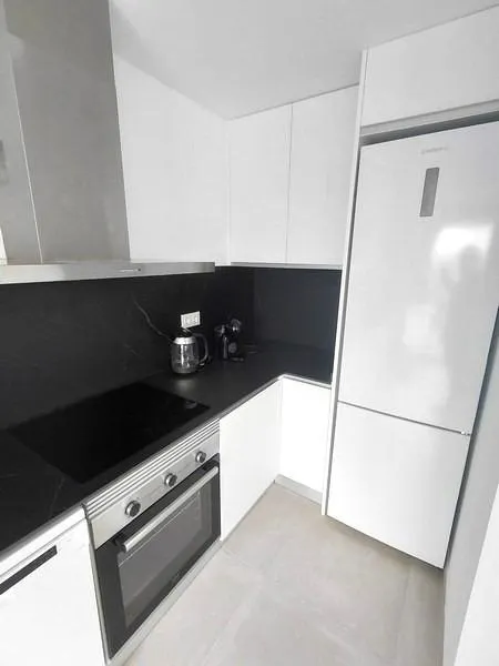ALTO STANDING - Se vende bonita y amplia VILLA CON SOTANO Y PISCINA PRIVADA, 300 metros de parcela.- — 17