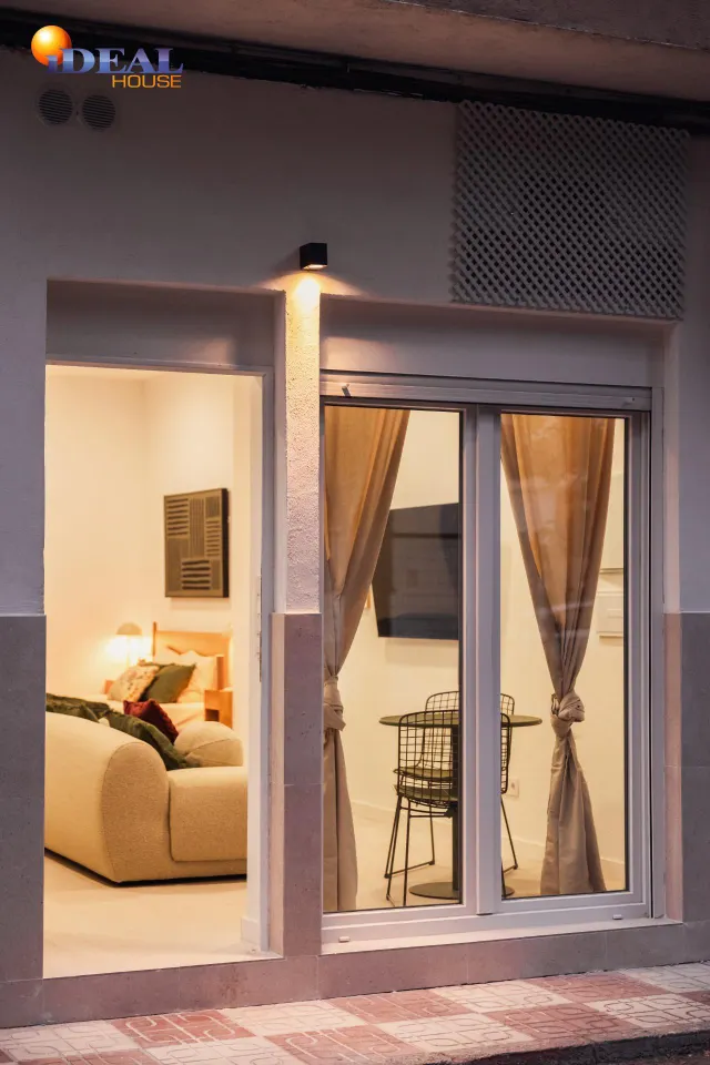 Tu refugio de diseño en el corazón de Granada: Estilo, practicidad y comodidad a pie de calle. — 13