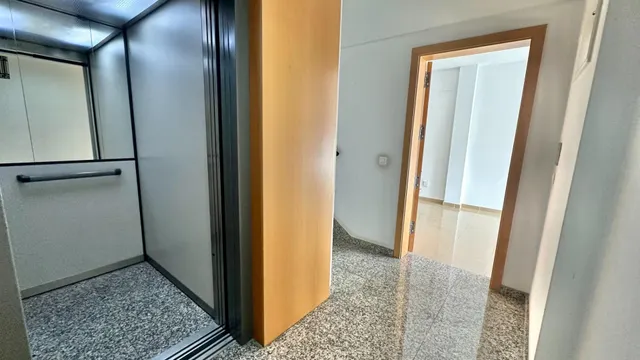 Piso exterior de 3 dormitorios y 2 baños con garaje y trastero en Avenida Buenos Aires. — 38