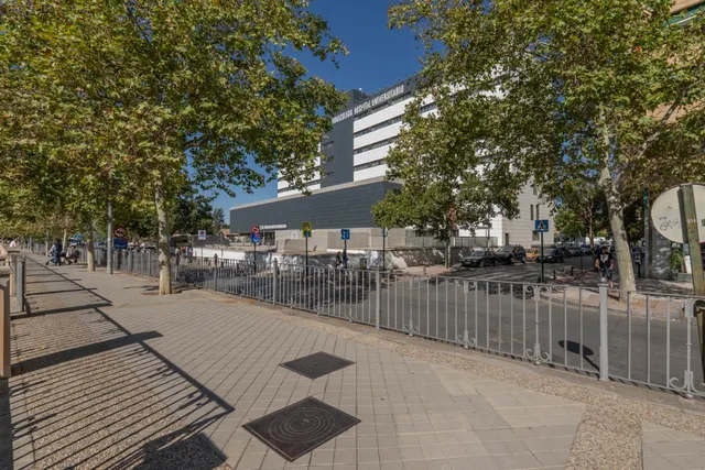 Plaza de garaje cerrado con estanterías en parque Genil cerca de Hospital La Inmaculada — 39