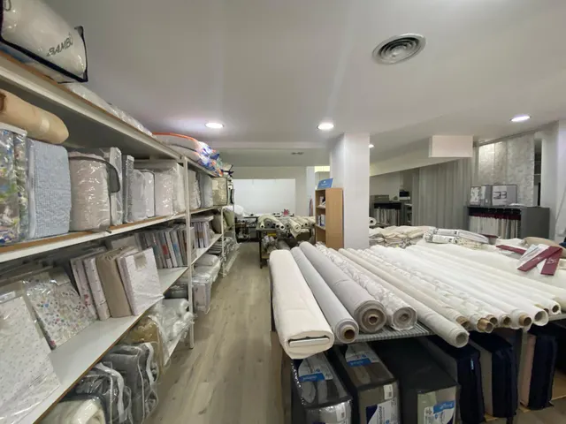 LOCAL COMERCIAL AL COSTAT DE LA PLAÇA CATALUNYA — 2