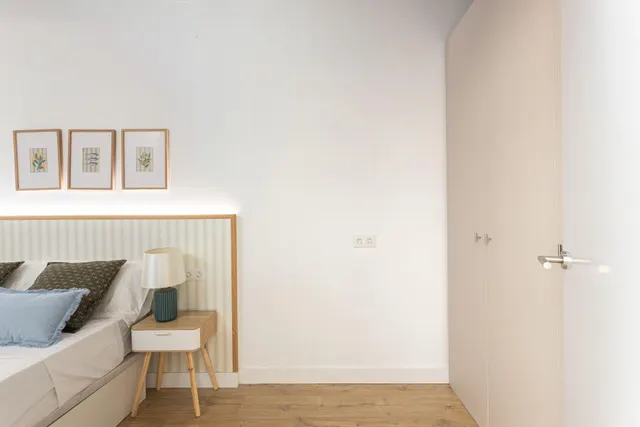Piso reformado con 2 dormitorios y mobiliario a estrenar en el Raval, Barcelona — 23